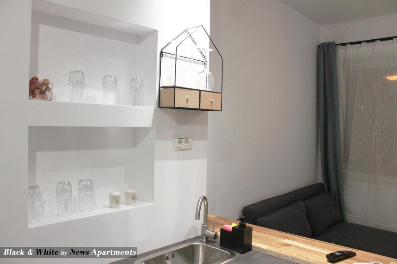 Black & White - News Apartment Bukarest Kültér fotó